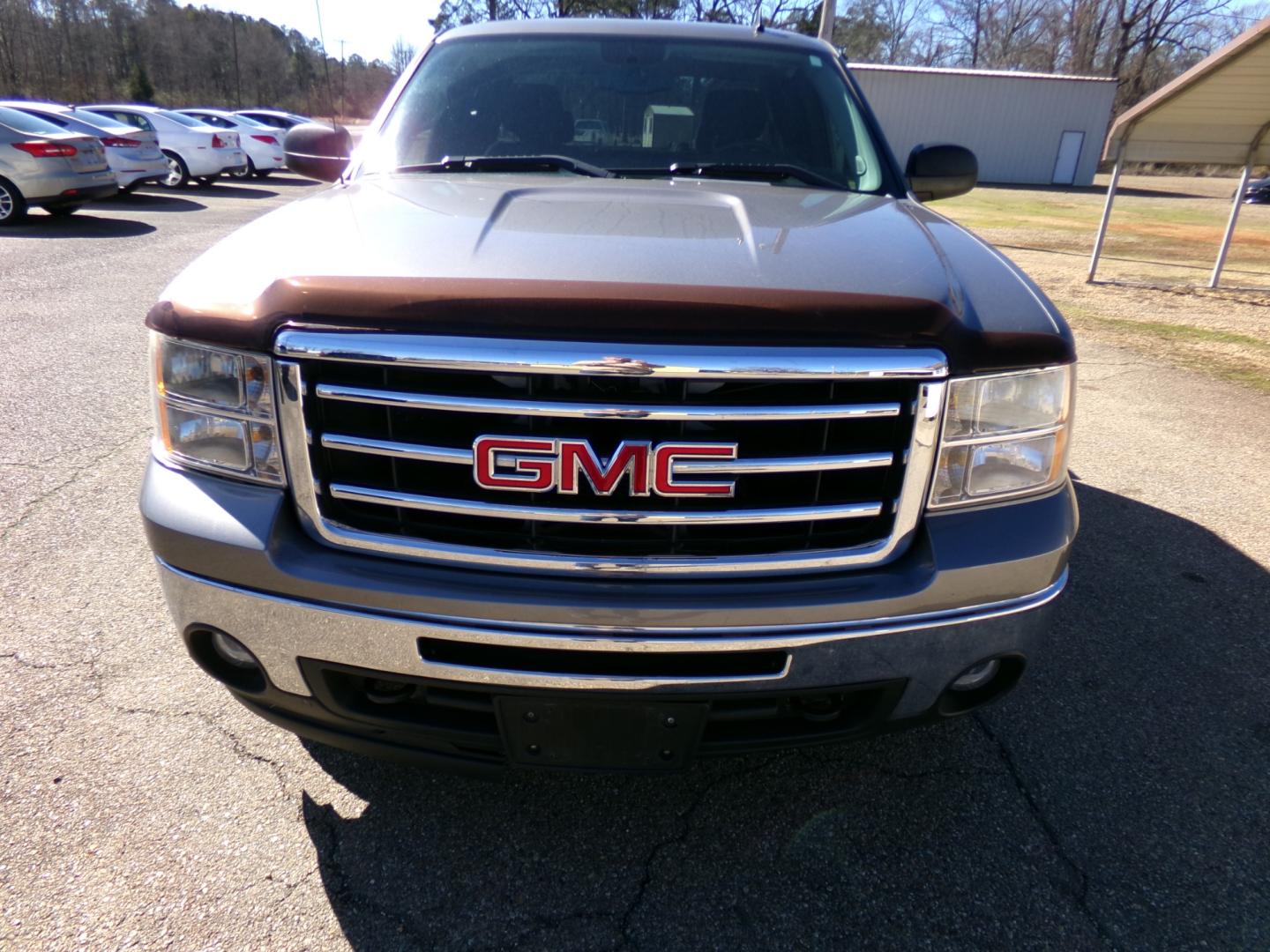 2012 Magna Steel Meetallic /Black GMC Sierra 1500 SLE Ext. Cab 4WD (1GTR2VE70CZ) with an 5.3L V8 OHV 16V FFV engine, 6-Speed Automatic transmission, located at 401 First NE, Bearden, AR, 71720, (870) 687-3414, 33.726528, -92.611519 - Photo#18